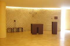 Kapelle,  2006, Künstlerische Gestaltung des Eingangsbereiches, im Seniorenheim in Klobenstein, Ritten, I